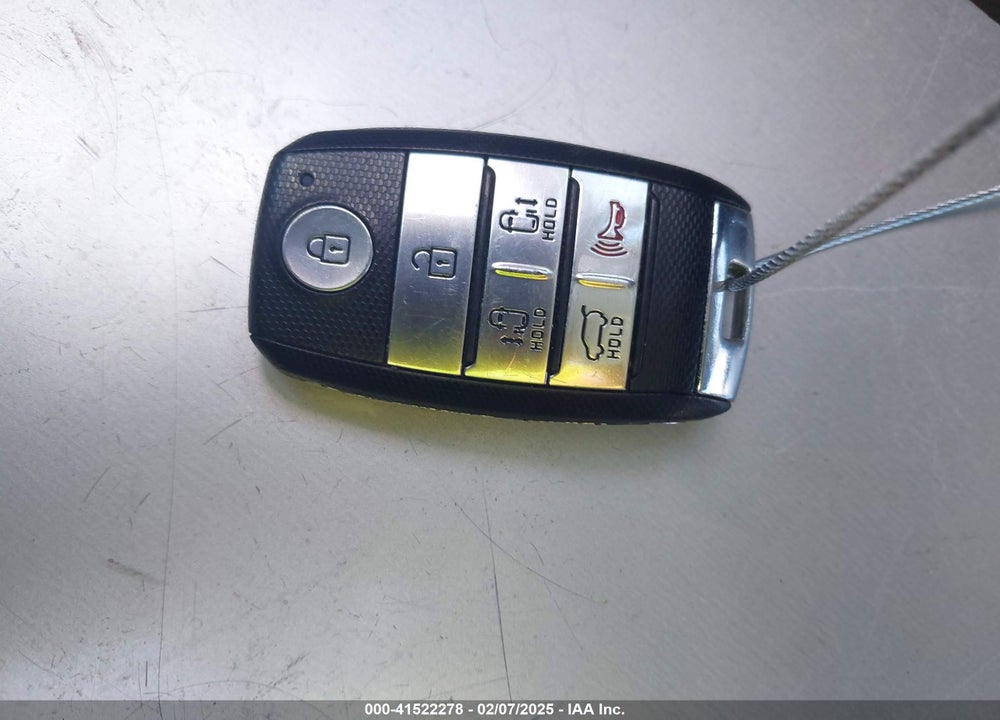 2017 KIA SEDONA VIN: KNDMB5C1XH6242686