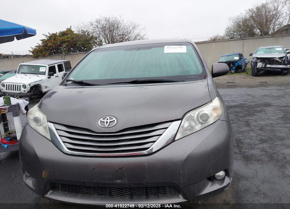 2015 TOYOTA SIENNA XLE 8 PASSENGER VIN: 5TDYK3DC6FS555740