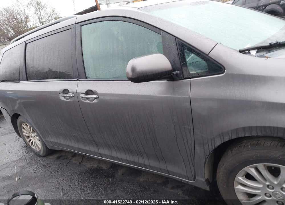 2015 TOYOTA SIENNA XLE 8 PASSENGER VIN: 5TDYK3DC6FS555740