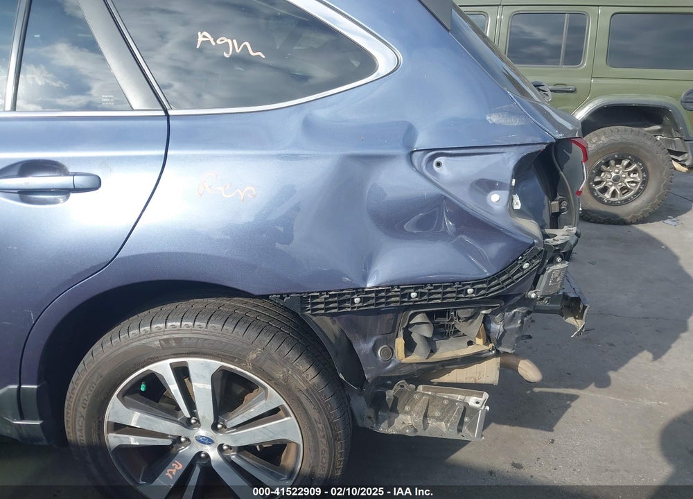 2018 SUBARU OUTBACK 2.5I PREMIUM VIN: 4S4BSAFC8J3245781