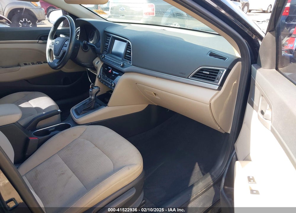 2017 HYUNDAI ELANTRA VIN: 5NPD84LF7HH039684