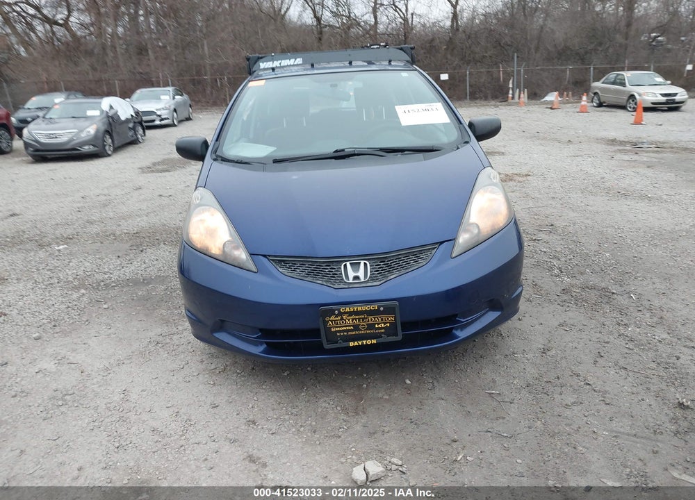 2011 HONDA FIT VIN: JHMGE8H32BC023664