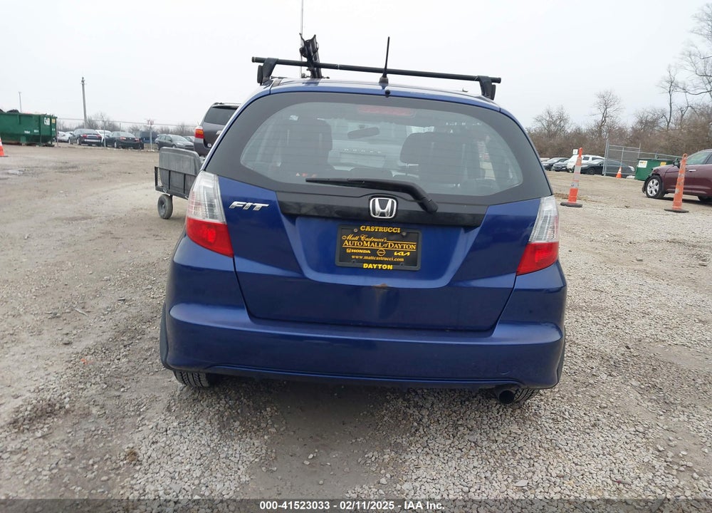 2011 HONDA FIT VIN: JHMGE8H32BC023664