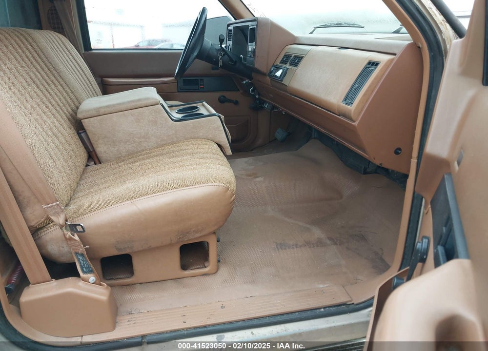 1989 CHEVROLET GMT-400 C2500 VIN: 2GCFC24K8K1143472