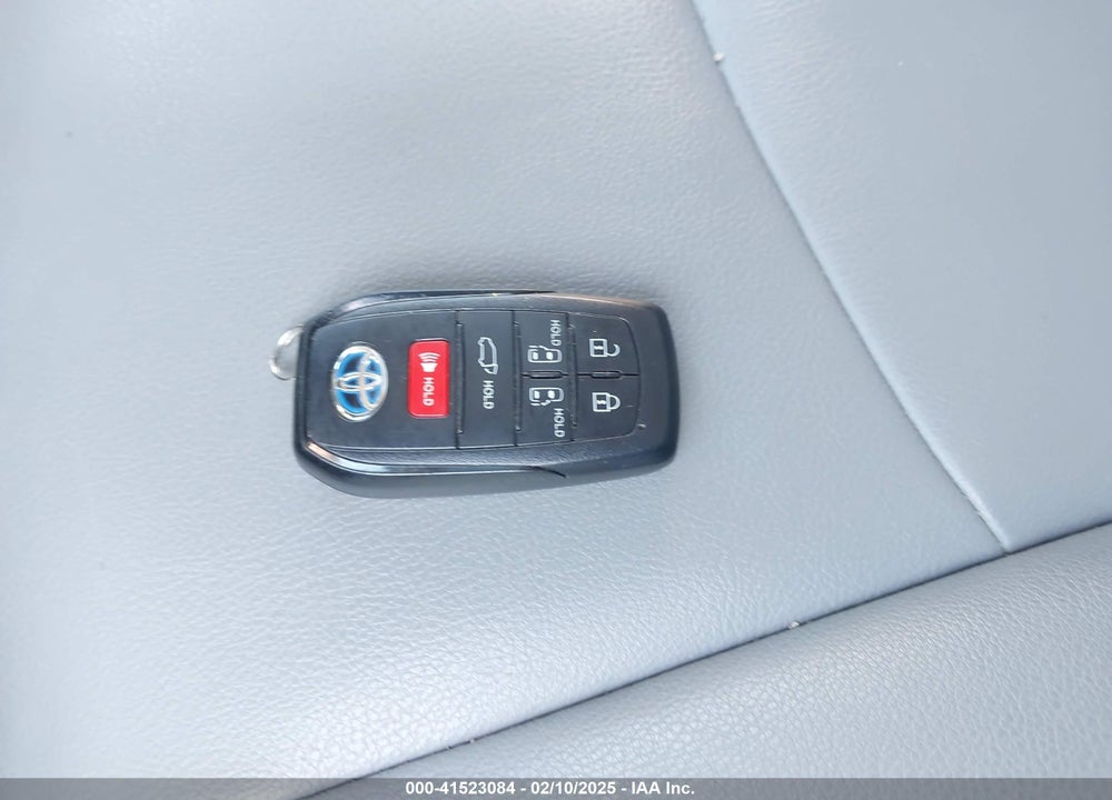 2021 TOYOTA SIENNA VIN: 5TDJRKEC2MS055187
