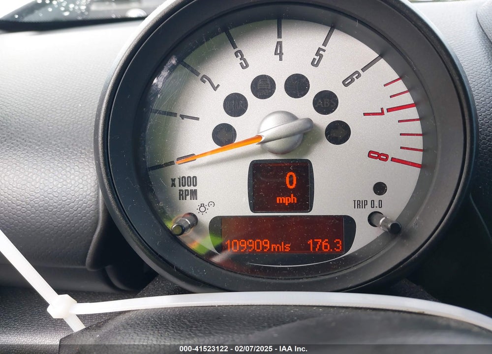 2011 MINI COOPER COUNTRYMAN VIN: WMWZB3C54BWM00926