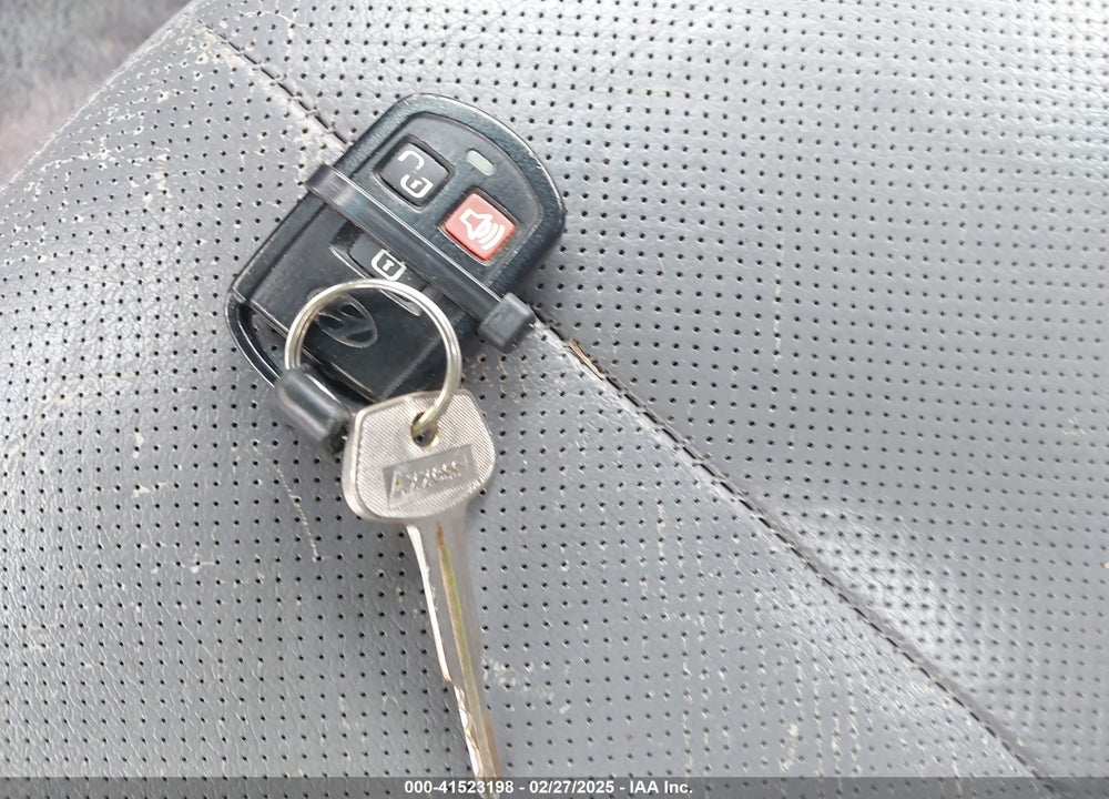 2004 HYUNDAI ELANTRA GT VIN: KMHDN56DX4U113958