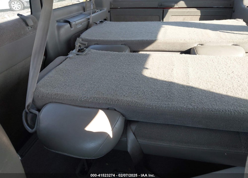2000 GMC SAFARI SL VIN: 1GKEL19W5YB504011