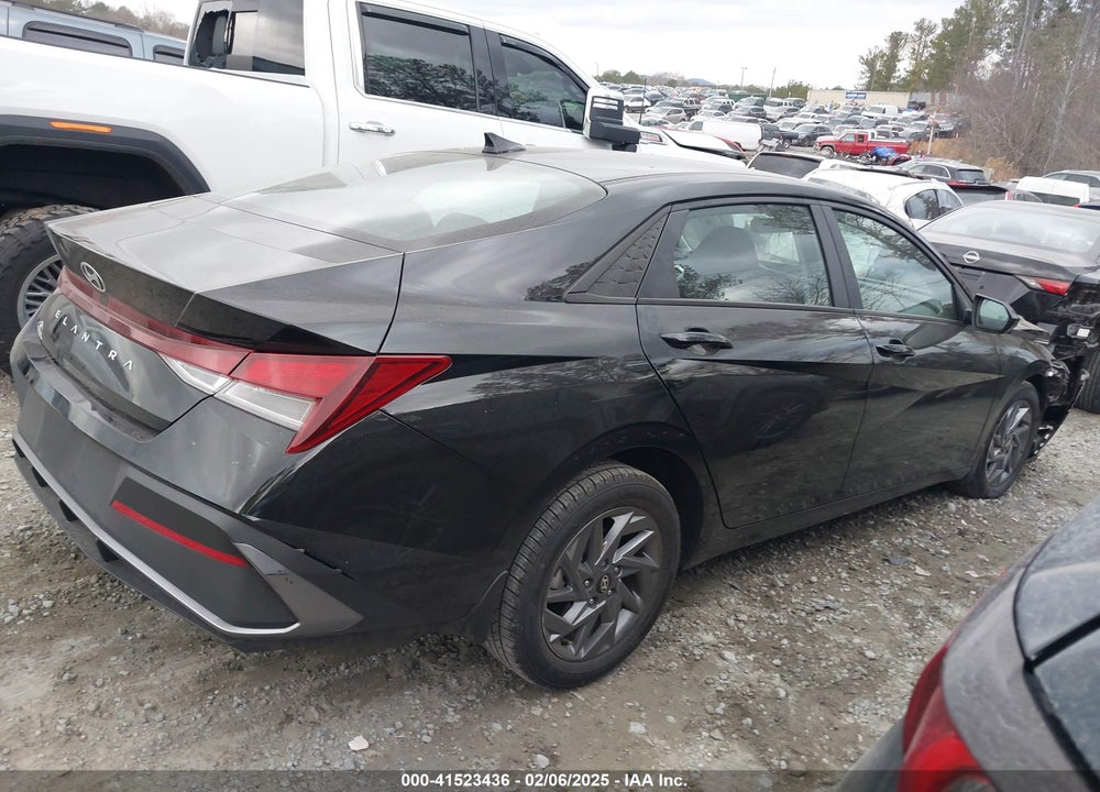2024 HYUNDAI ELANTRA VIN: KMHLM4DG8RU707705