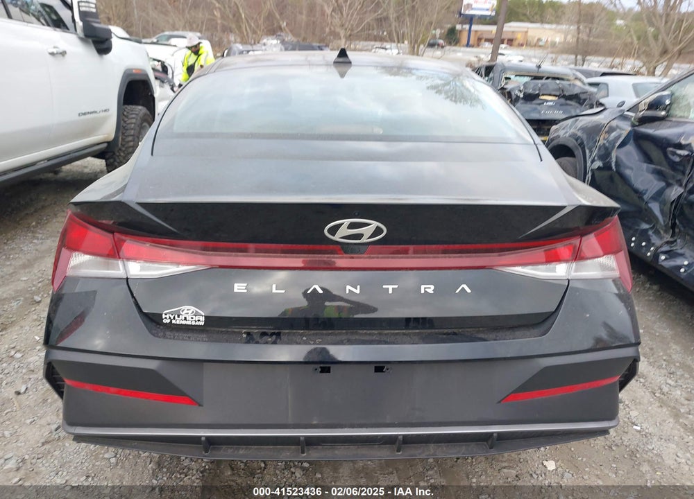 2024 HYUNDAI ELANTRA VIN: KMHLM4DG8RU707705