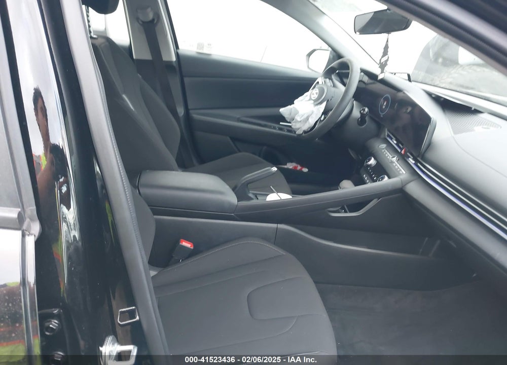 2024 HYUNDAI ELANTRA VIN: KMHLM4DG8RU707705