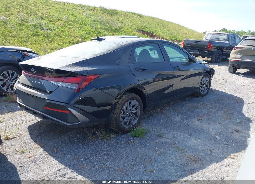 2024 HYUNDAI ELANTRA VIN: KMHLM4DG8RU707705