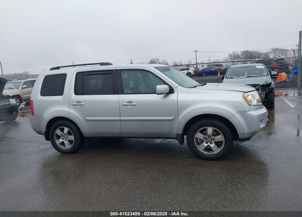 2011 HONDA PILOT EX-L VIN: 5FNYF4H52BB017931
