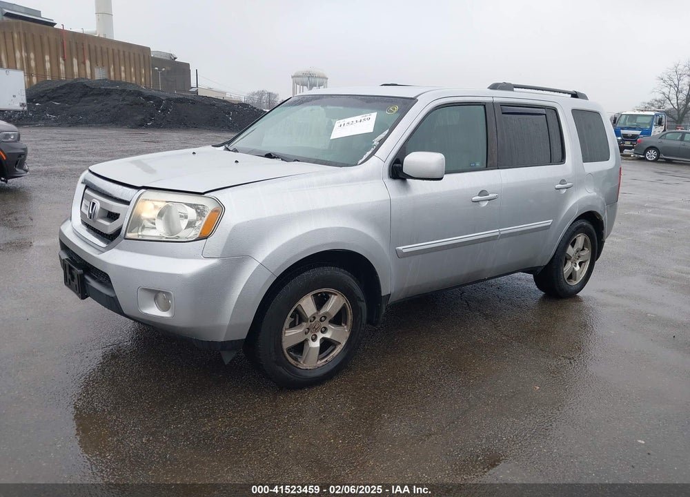 2011 HONDA PILOT EX-L VIN: 5FNYF4H52BB017931