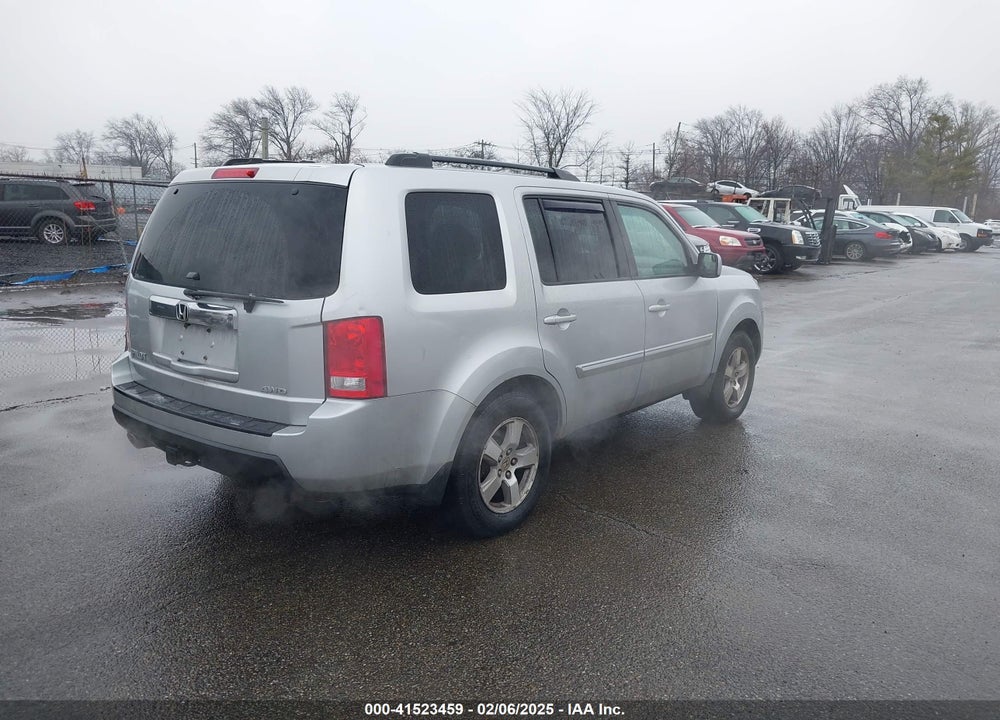 2011 HONDA PILOT EX-L VIN: 5FNYF4H52BB017931