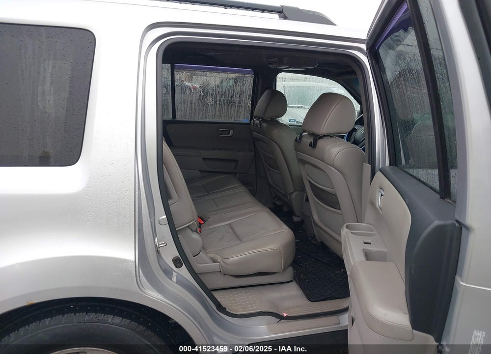 2011 HONDA PILOT EX-L VIN: 5FNYF4H52BB017931