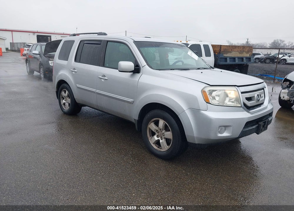 2011 HONDA PILOT EX-L VIN: 5FNYF4H52BB017931