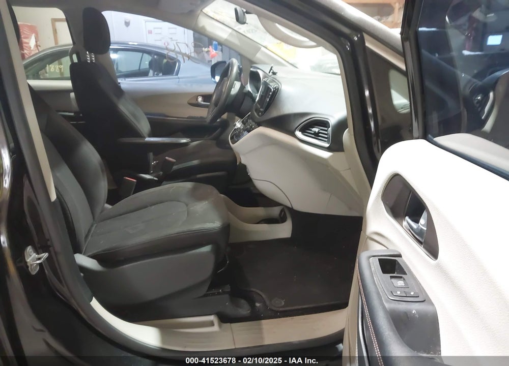 2018 CHRYSLER PACIFICA VIN: 2C4RC1CGXJR257199
