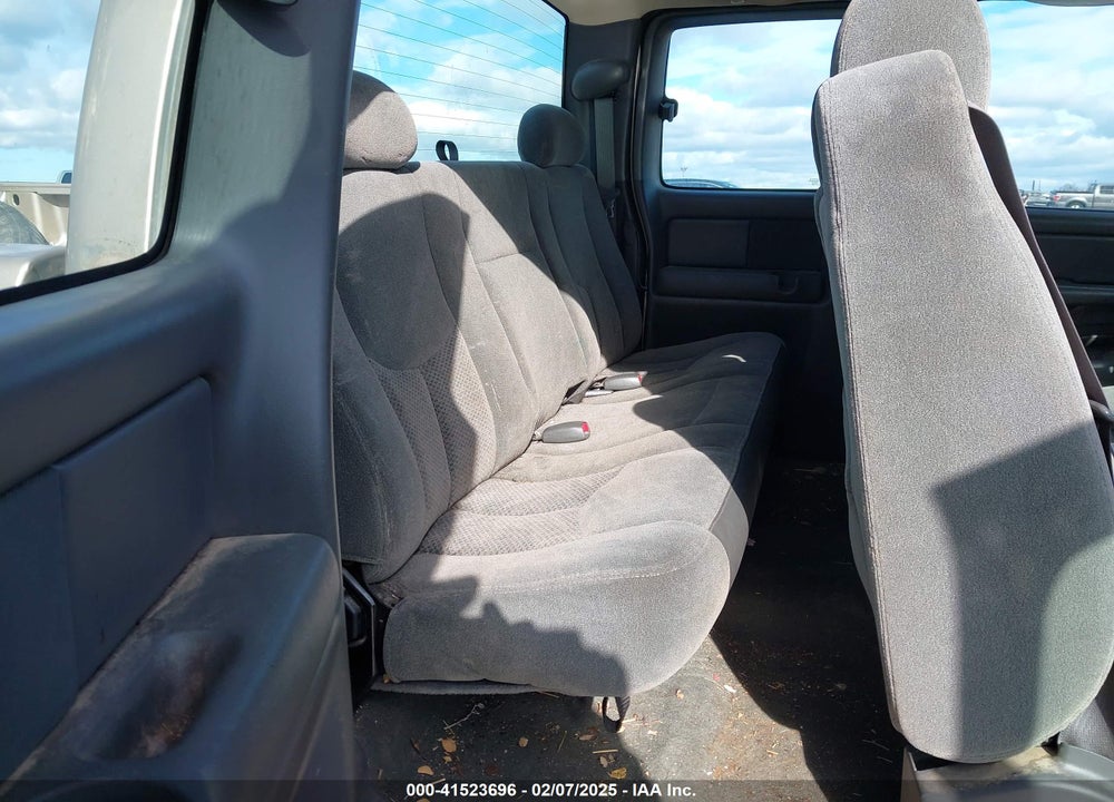 2004 CHEVROLET SILVERADO 1500 LS VIN: 2GCEC19V841148747