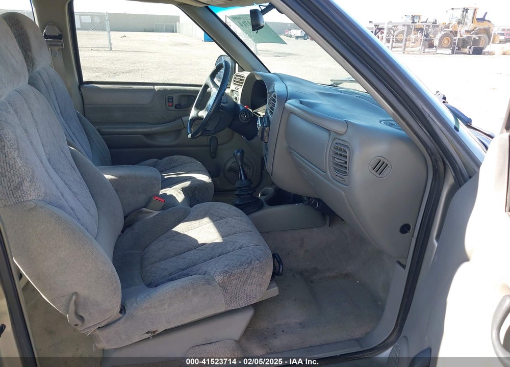 1998 GMC SONOMA SLS VIN: 1GTCS1947WK513245