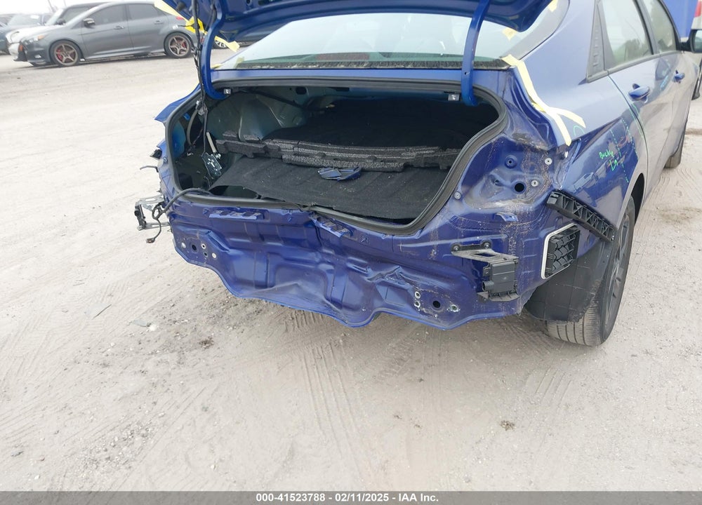 2023 HYUNDAI ELANTRA VIN: KMHLM4AG0PU591806