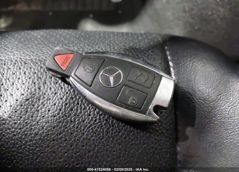 2010 MERCEDES-BENZ C 300 LUXURY/SPORT VIN: WDDGF5EB7AR093851