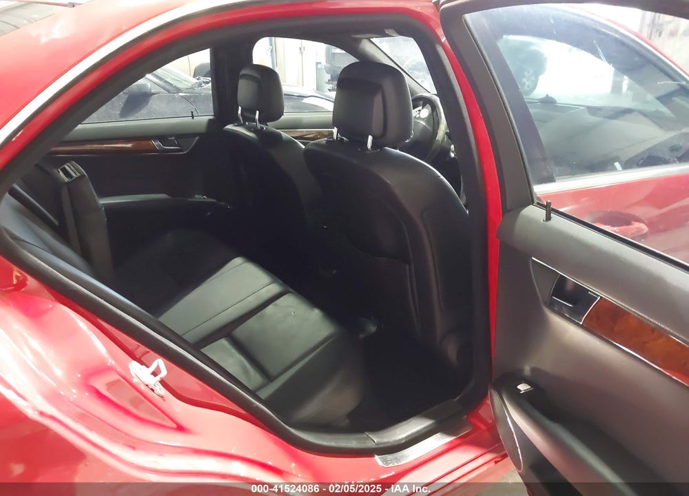 2010 MERCEDES-BENZ C 300 LUXURY/SPORT VIN: WDDGF5EB7AR093851