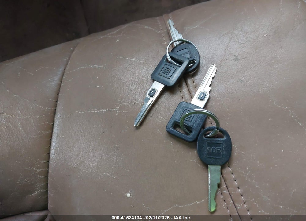 1996 CADILLAC DEVILLE VIN: 1G6KD52Y1TU305701