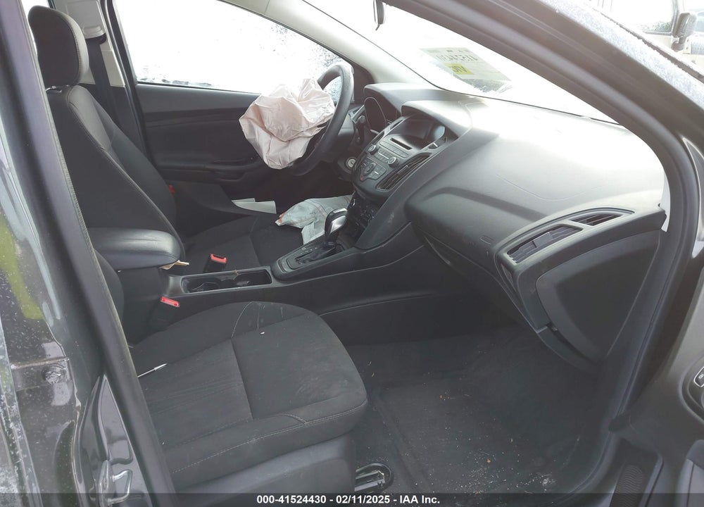 2016 FORD FOCUS VIN: 1FADP3F2XGL353853