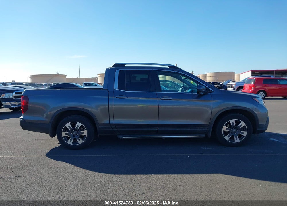 2017 HONDA RIDGELINE RTL-T VIN: 5FPYK2F64HB001113