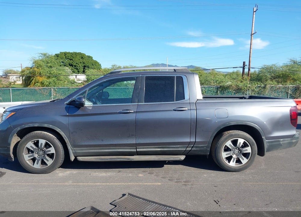 2017 HONDA RIDGELINE RTL-T VIN: 5FPYK2F64HB001113