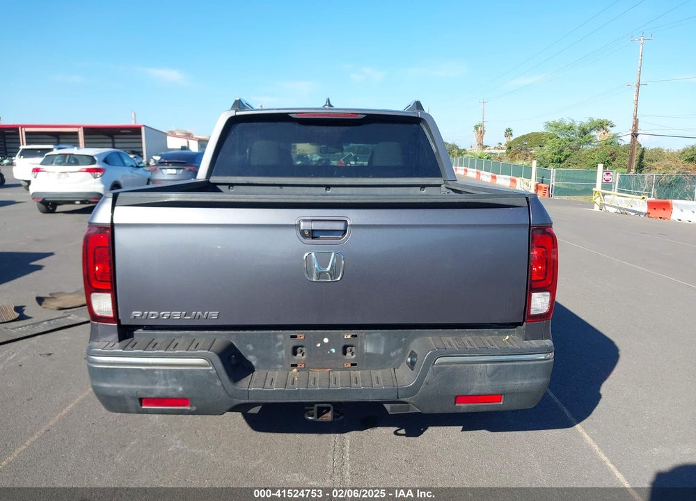 2017 HONDA RIDGELINE RTL-T VIN: 5FPYK2F64HB001113