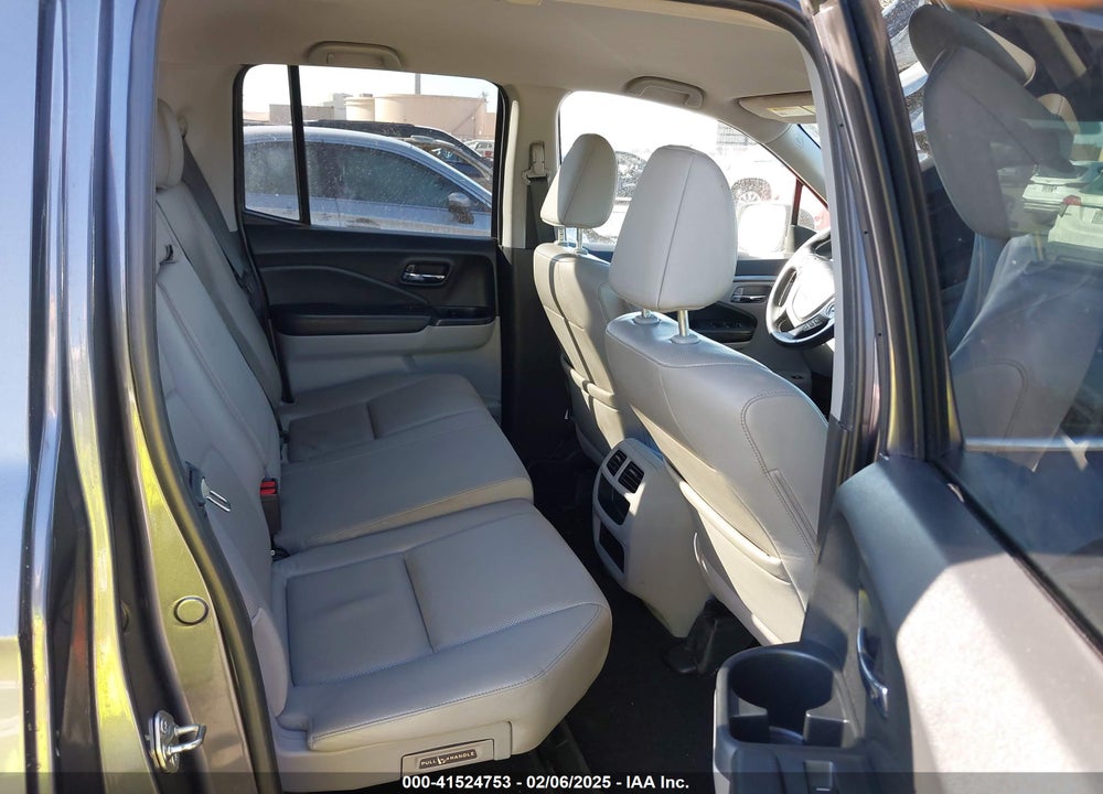 2017 HONDA RIDGELINE RTL-T VIN: 5FPYK2F64HB001113