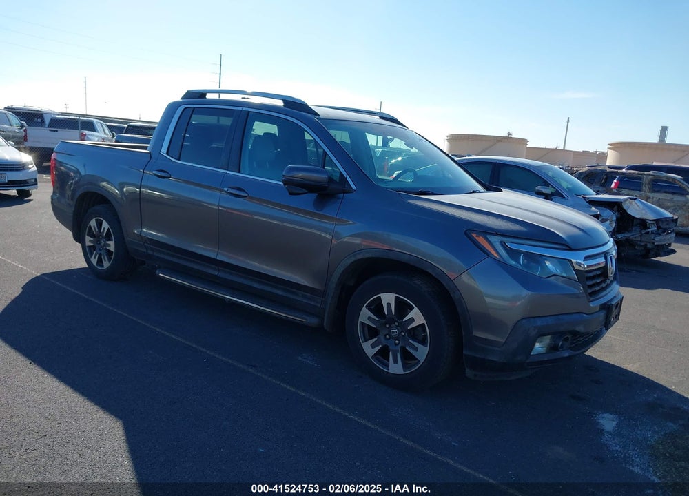 2017 HONDA RIDGELINE RTL-T VIN: 5FPYK2F64HB001113