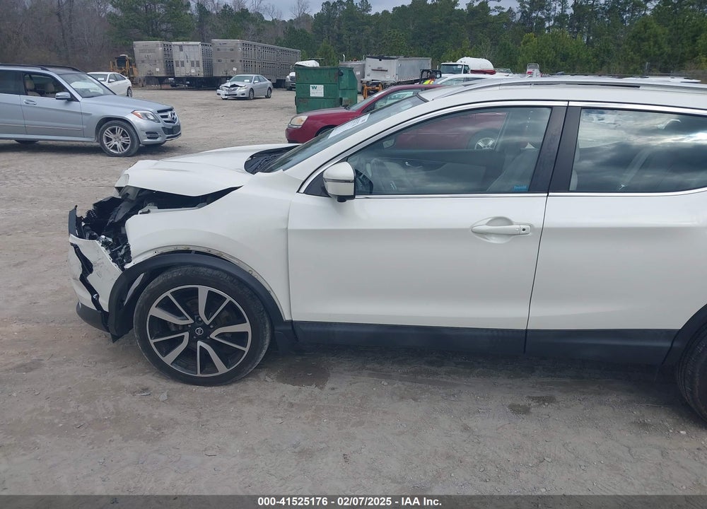 2018 NISSAN ROGUE SPORT SL VIN: JN1BJ1CP1JW102882