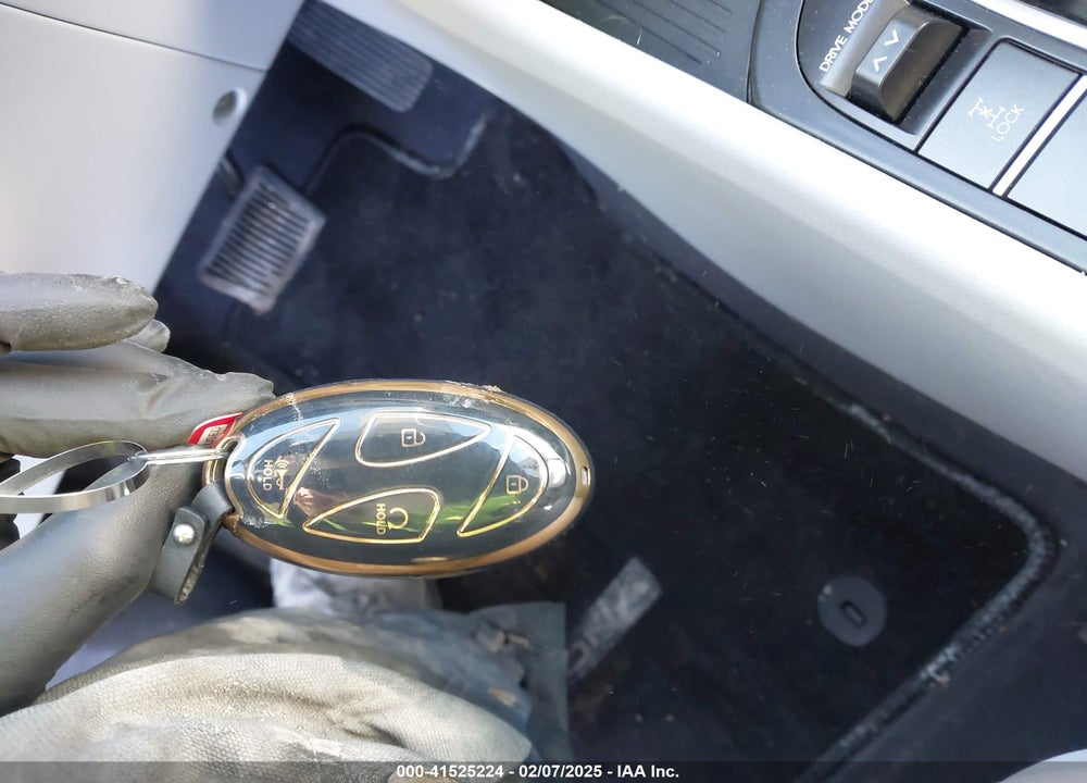 2024 HYUNDAI KONA SEL VIN: KM8HBCAB1RU042581