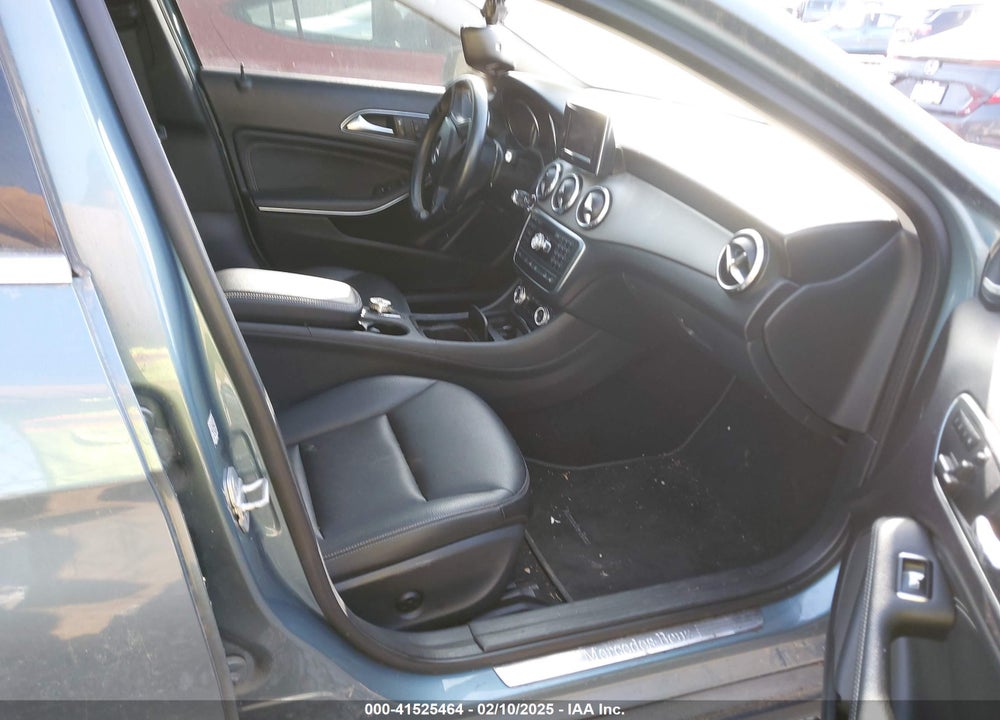2015 MERCEDES-BENZ GLA-CLASS VIN: WDCTG4GB4FJ125121