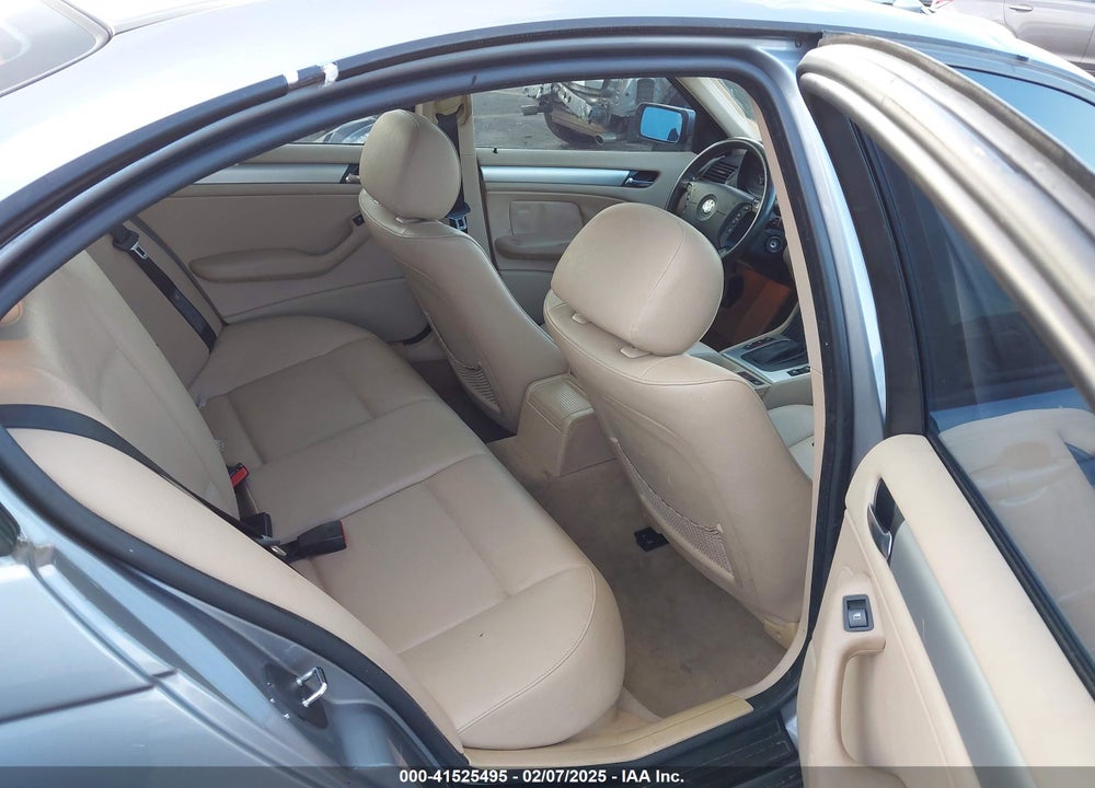 2004 BMW 325I VIN: WBAET37444NJ95842