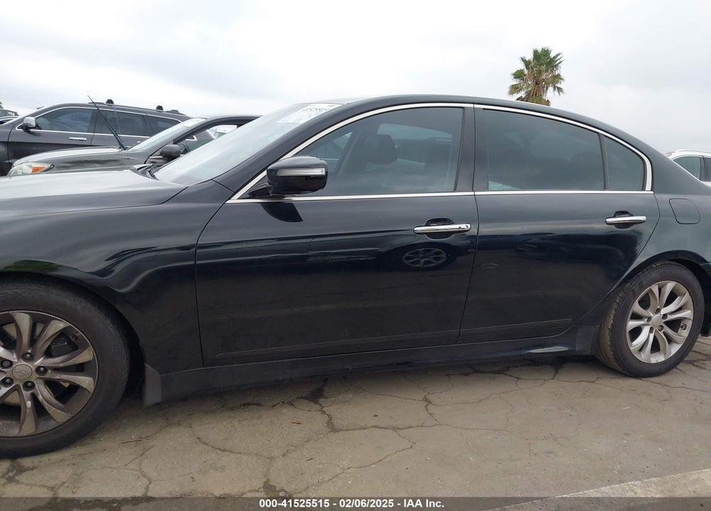 2013 HYUNDAI GENESIS VIN: KMHGC4DD8DU244063