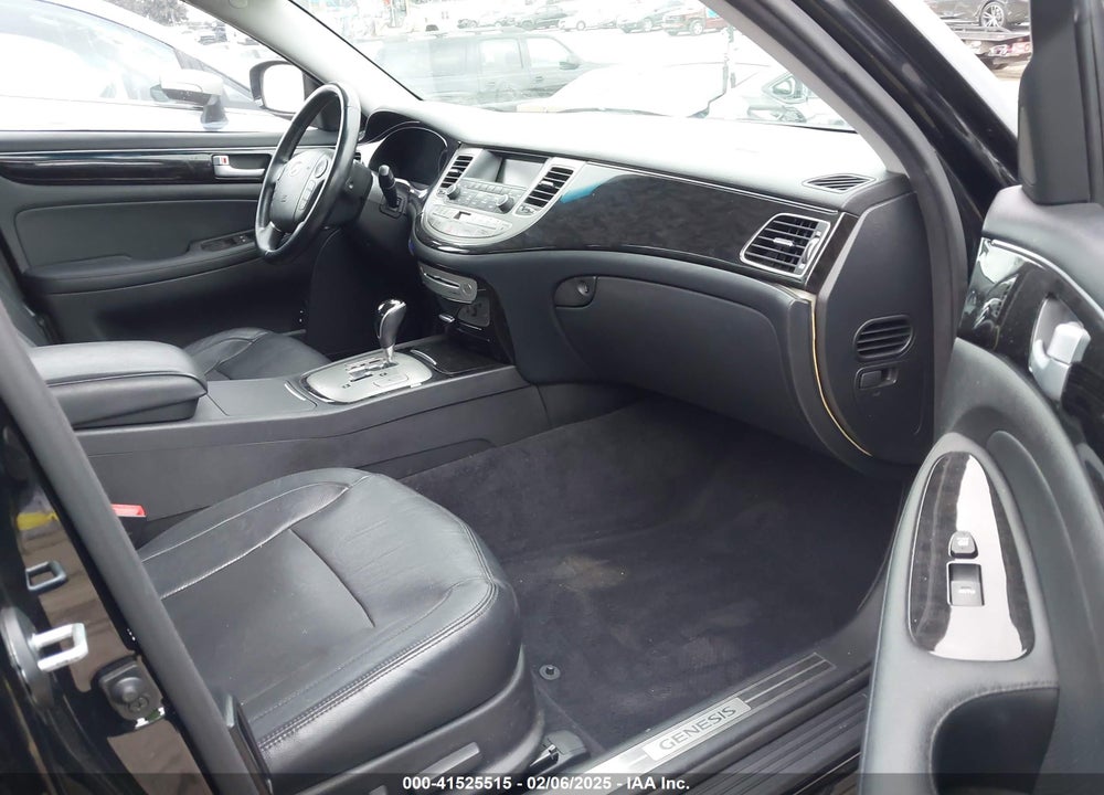 2013 HYUNDAI GENESIS VIN: KMHGC4DD8DU244063