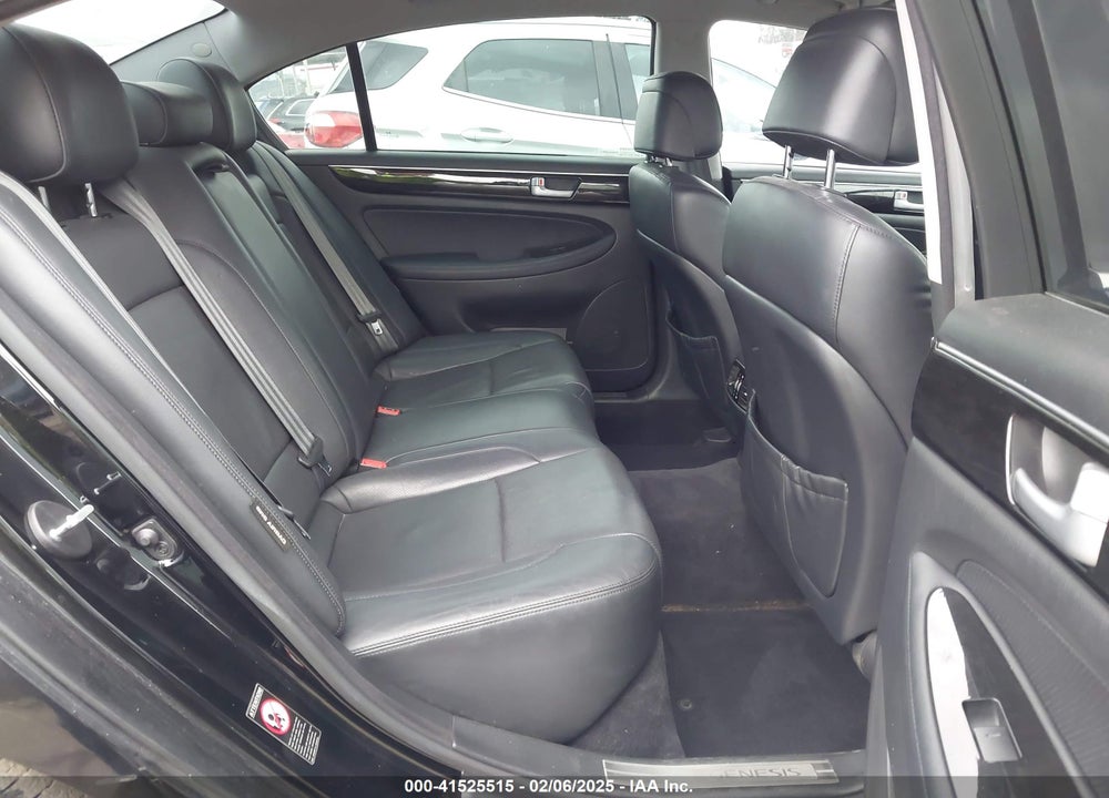 2013 HYUNDAI GENESIS VIN: KMHGC4DD8DU244063
