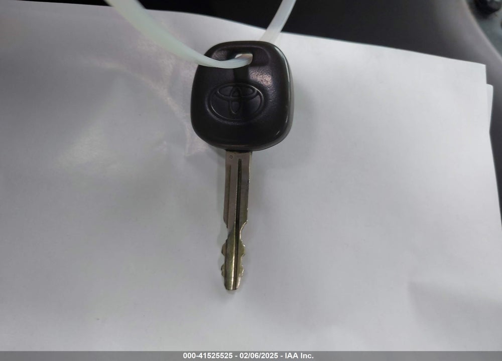 2005 TOYOTA COROLLA CE VIN: 1NXBR32E25Z537697