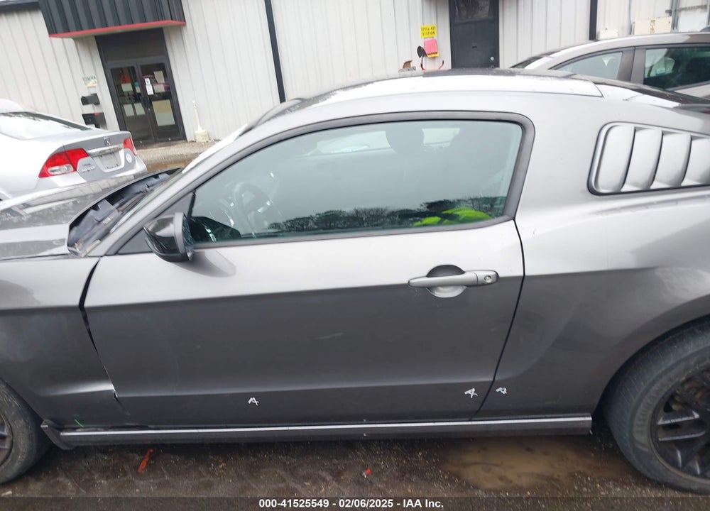 2014 FORD MUSTANG V6 VIN: 1ZVBP8AM6E5334433