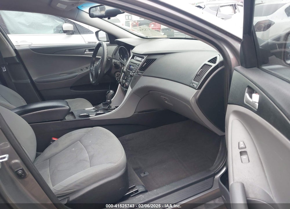 2014 HYUNDAI SONATA VIN: 5NPEB4AC7EH819520