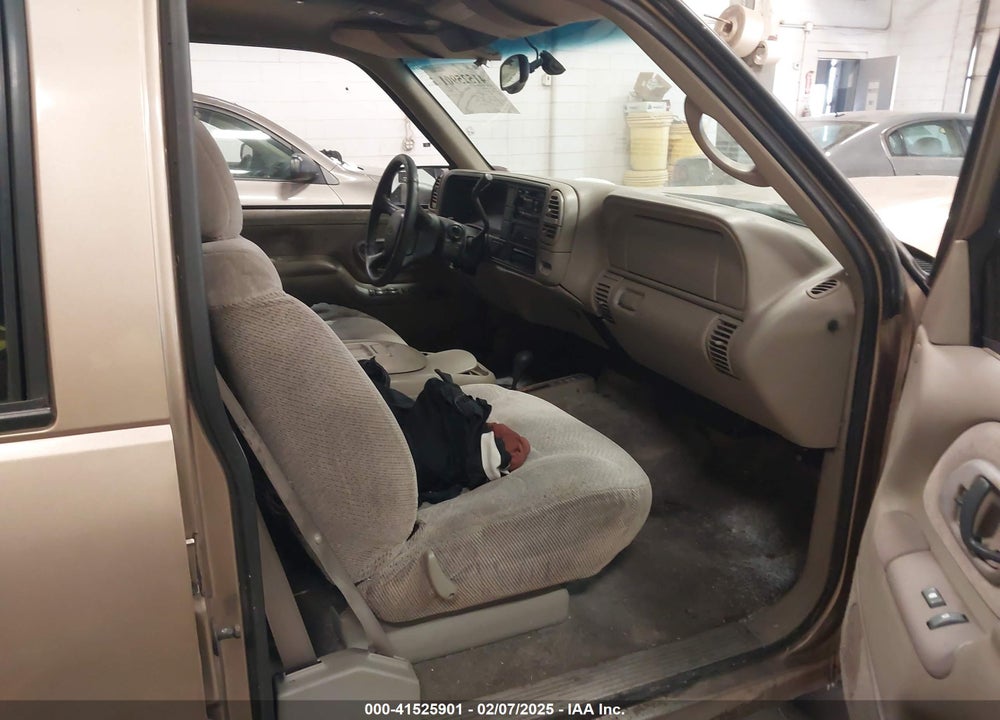 1999 CHEVROLET TAHOE LS VIN: 1GNEK13R3XJ449197