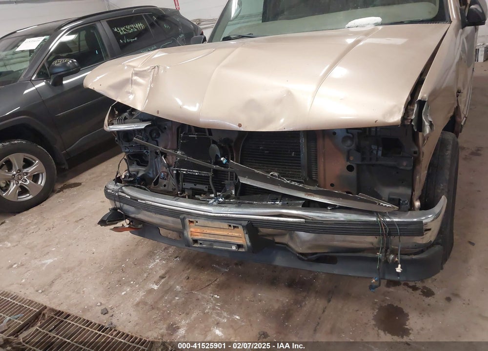 1999 CHEVROLET TAHOE LS VIN: 1GNEK13R3XJ449197