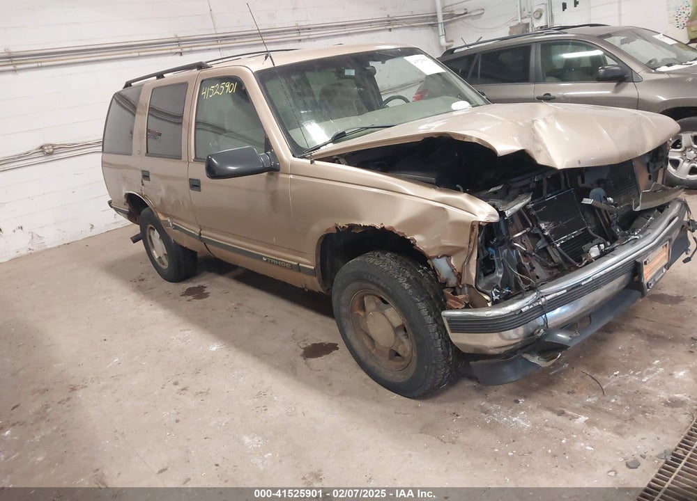 1999 CHEVROLET TAHOE LS VIN: 1GNEK13R3XJ449197