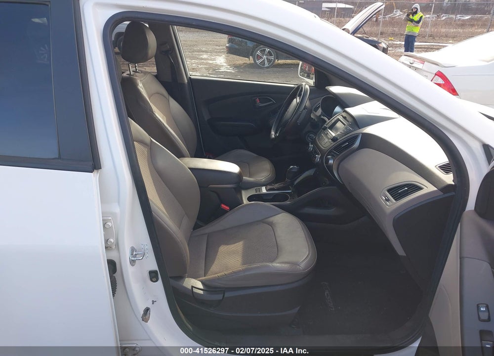 2014 HYUNDAI TUCSON SE VIN: KM8JUCAG6EU876024