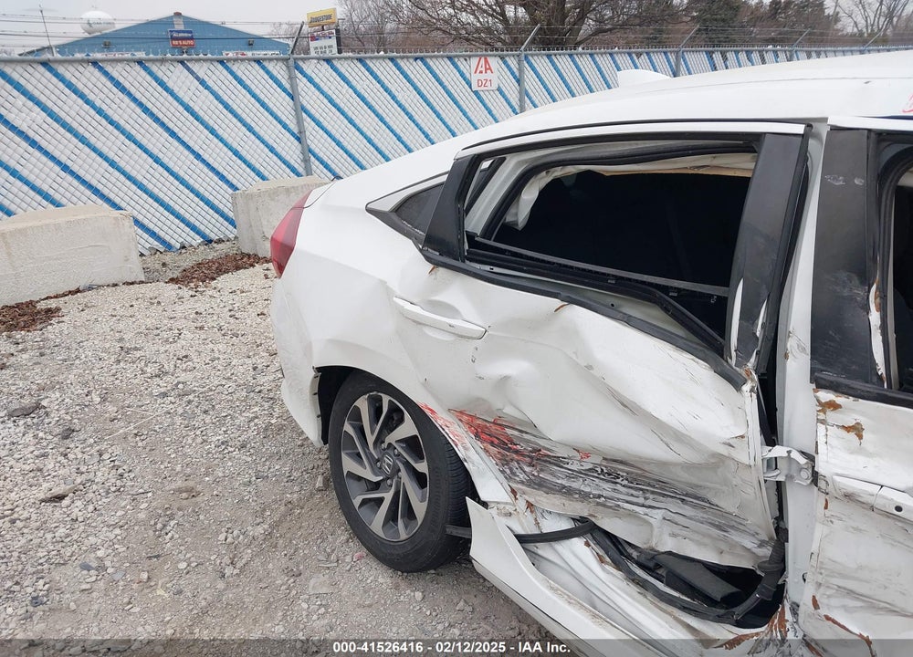 2018 HONDA CIVIC VIN: 19XFC2F76JE207843