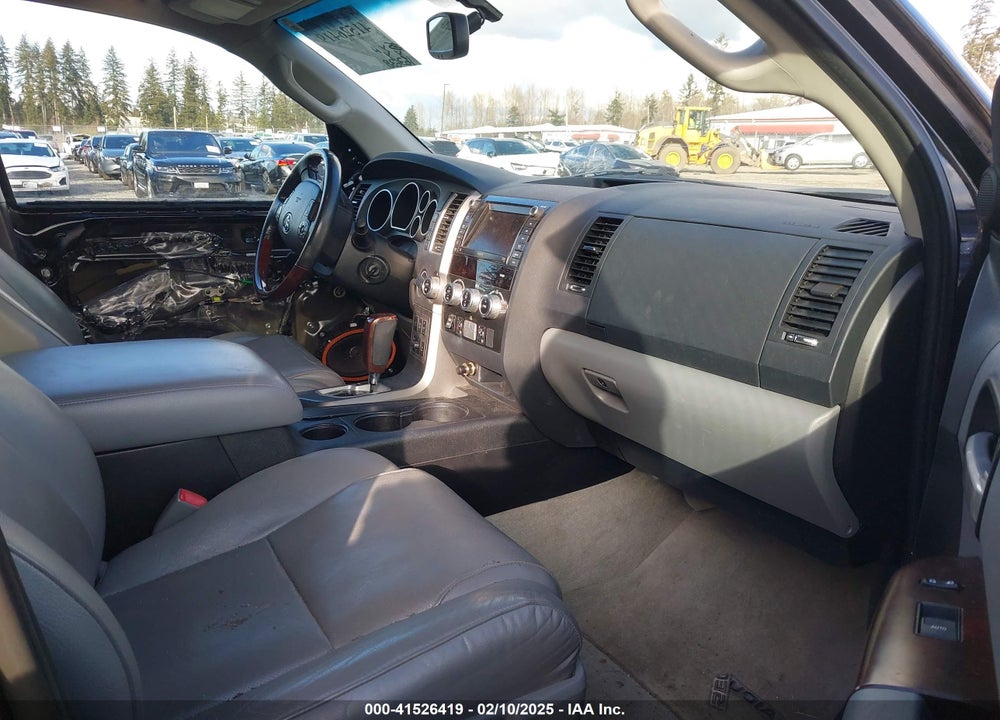 2011 TOYOTA SEQUOIA PLATINUM 5.7L V8 VIN: 5TDDY5G10BS048023